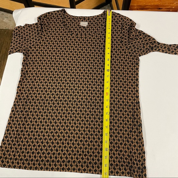 Geometric-Print Layering Tee - Picture 6 of 9